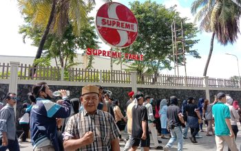 Demo Ahli Waris Tuntut Ganti Rugi di Depan PT Sucaco Supreme Cable Semanan